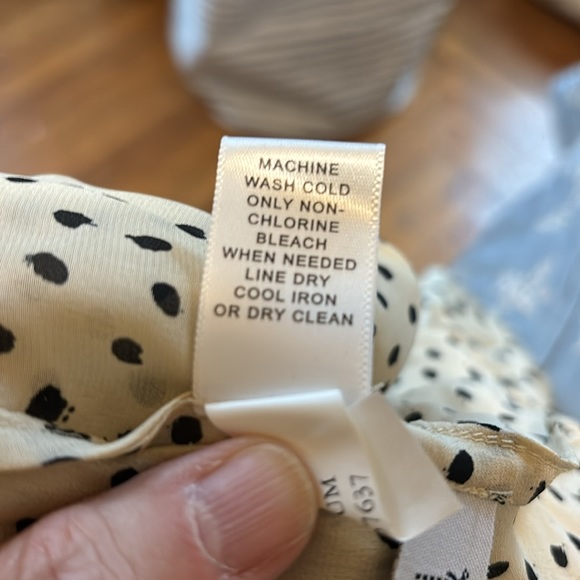 Banana Republic Silk Polka Dot Blouse Cap Sleeves - Picture 12 of 12